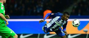 Salomon Kalou (re.) war nicht zu bremsen gegen Borussia Mönchengladbach.