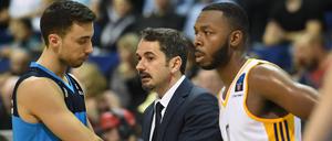 Für Spielmacher Akpinar (links) und Trainer Caki (Mitte) zählt gegen Phoenix Hagen nur der Sieg. 