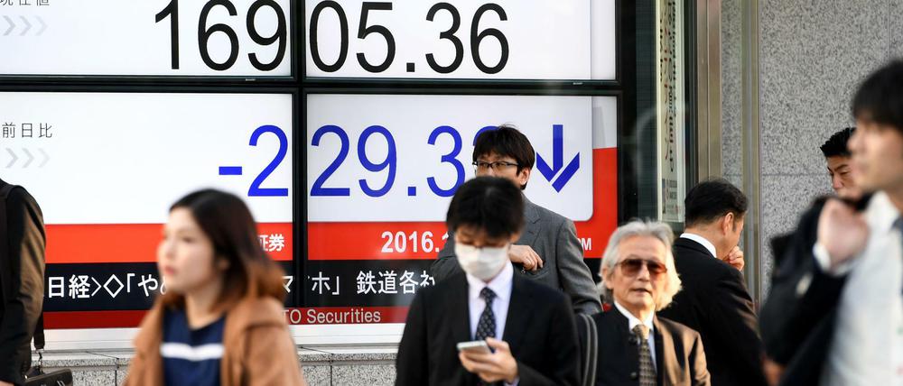 Die Unsicherheit über den Ausgang der US-Wahl lässt die Börsen von Wall Street bis Tokio zittern. 