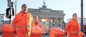 Orange am Ohr. Die Müllmänner erhalten Diensthandys.