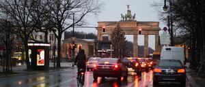Damit ist bald Schluss. Ab 2017 soll der Boulevard Unter den Linden zur autofreien Zone umgebaut werden.