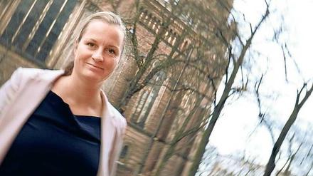 Die "Europäische Bewegung Deutschland" ehrt die 37-jährige Adriana Lettrari als "Frau Europas 2016". Die Politikwissenschaftlerin vernetzt sich mit anderen, die zur Wendezeit erwachsen wurden. 