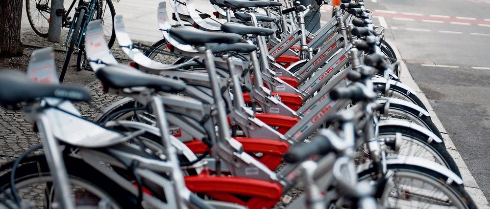 Fahrräder vor? Vom Brandenburger Tor bis zur Museumsinsel soll's bald nicht mehr per Privat-Pkw gehen.
