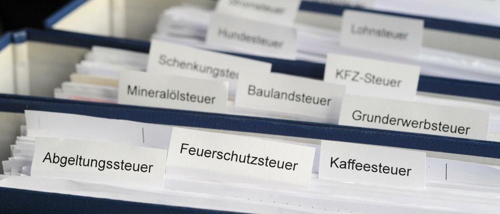 Registerkarten mit den Bezeichnungen der verschiedenen Steuerarten.