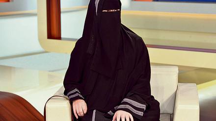 Nora Illi, Frauenbeauftragte des "Islamischen Zentralrats Schweiz", bei Anne Will. Kritiker werfen ihr Kriegspropaganda vor.
