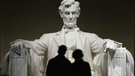Besucher vor dem Abraham Lincoln Memorial in Washington. 