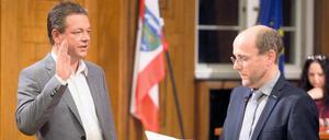 Bernd Geschanowski (AfD) wird als Stadtrat für Gesundheit und Umwelt in Treptow-Köpenick vereidigt.