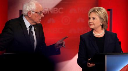 Erst waren sie Rivalen. Dann stand Bernie Sanders im Endspurt des Wahlkampfs an Hillary Clintons Seite. Jetzt macht er Donald Trump Angebote. 