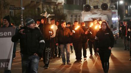 Anhänger des rechtsextremen Thügida-Bündnisses am Jahrestag der Pogromnacht in Jena
