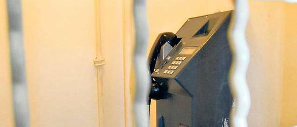 Flurfunk. Noch müssen Gefangene in Tegel im offenen Raum telefonieren.