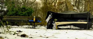 Immer wieder bauen sich Obdachlose provisorische Lager im Tiergarten.