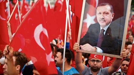 Auch unter den drei Millionen Türkischstämmigen in Deutschland hat Erdogan viele Anhänger - wie hier in Köln.