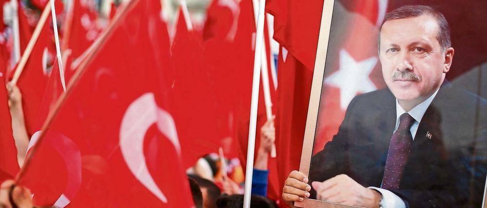 Auch unter den drei Millionen Türkischstämmigen in Deutschland hat Erdogan viele Anhänger - wie hier in Köln.