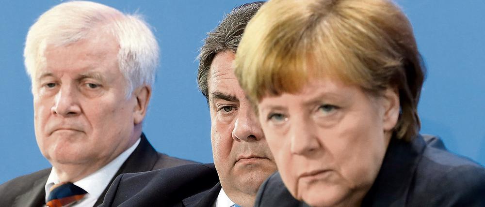 CSU-Chef Horst Seehofer (l-r), SPD-Chef Sigmar Gabriel (SPD) und Bundeskanzlerin Angela Merkel (CDU).