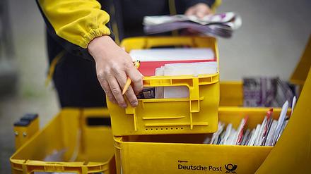 Es ist viel los bei der Post.