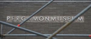 Bei einem Baustellenrundgang informierten die obersten Baubehörden über die Kostenexplosion beim Pergamonmuseum.
