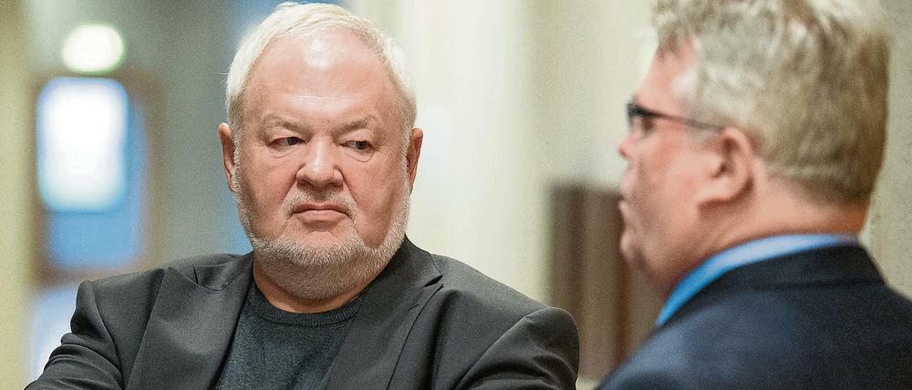  Ex-Hotelier Axel Hilpert (l) und sein Anwalt Matthias Schöneburg.