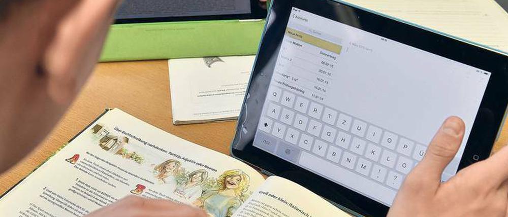 Moderne Bildung. Deutsche Schulen sollen künftig mehr Tablets zur Verfügung haben.