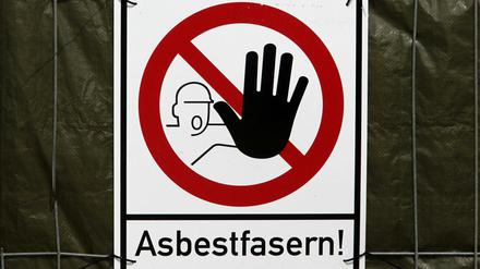 Unsichtbare Gefahr. Asbestfasern erhöhen das Risiko für ein Mesotheliom, eine besonders aggressive Geschwulst.