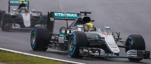 Lewis Hamilton (r.) und Nico Rosberg.