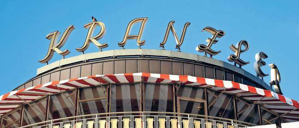 Seit 1932 wird am Kurfürstendamm Ecke Joachimsthaler Straße im Café Kranzler Kaffee ausgeschenkt.