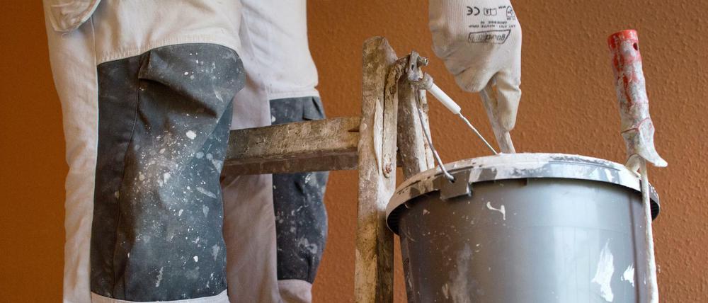 Berliner Handwerker haben viele Aufträge, aber wenig Mitarbeiter - weil sie keine finden.