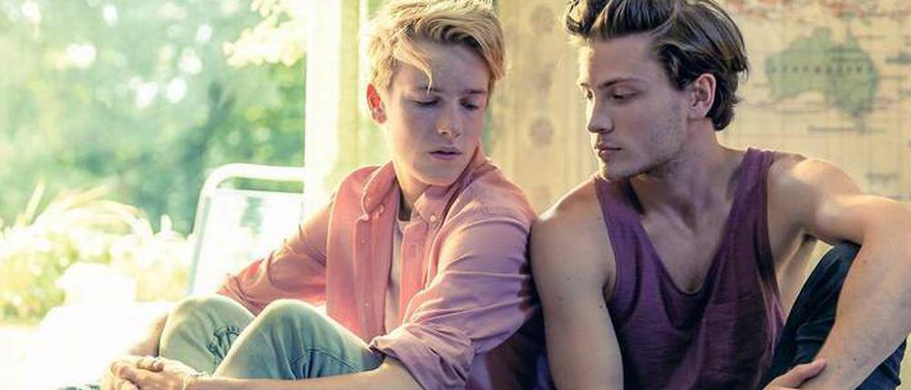 Einfach geil. Phil (Louis Hofmann) und Nicholas (Jannik Schümann).