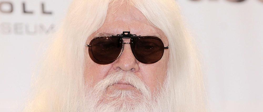 Bekannt für seine raue Art und seinen weißen Bart: Der US-amerikanische Sänger und Songwriter Leon Russell.
