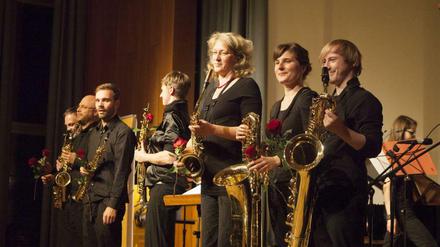 Das Saxophon-Ensemble X Steps Beyond wurde vor 28 Jahren an der Leo-Borchard-Musikschule gegründet. Einige der ehemaligen Schüler aus der Gründungszeit sind nun auch zum Festkonzert aufgetreten
