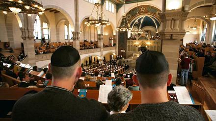 Jüdisches Leben in der Synagoge in der Berliner Rykestraße.