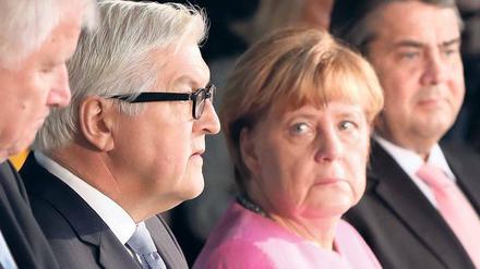 Drei für einen: CSU-Chef Horst Seehofer, Kandidat Frank-Walter Steinmeier, CDU-Chefin Angela Merkel und SPD-Chef Sigmar Gabriel (von links).