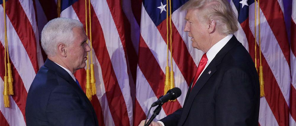 Vize Mike Pence ersetzt Chris Christie als Chef des "Transition Teams".