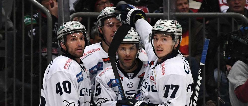 Kleine Gruppe der Treffsicheren: Darin Olver, Nick Petersen, Micki DuPont und Daniel Fischbuch (von links).