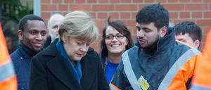 So bunt wie im Ausbildungszentrum der Berliner Verkehrsbetriebe, das die Kanzlerin 2014 besuchte, geht es in ihrer Partei noch nicht zu. Auch die Koalitionspartnerin SPD hinkt hinterher. 