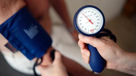 Risikofaktor. Die Zahl der Patienten mit Bluthochdruck hat sich in den vergangenen 40 Jahren weltweit fast verdoppelt - auf 1,1 Milliarden Menschen im Jahr 2015.