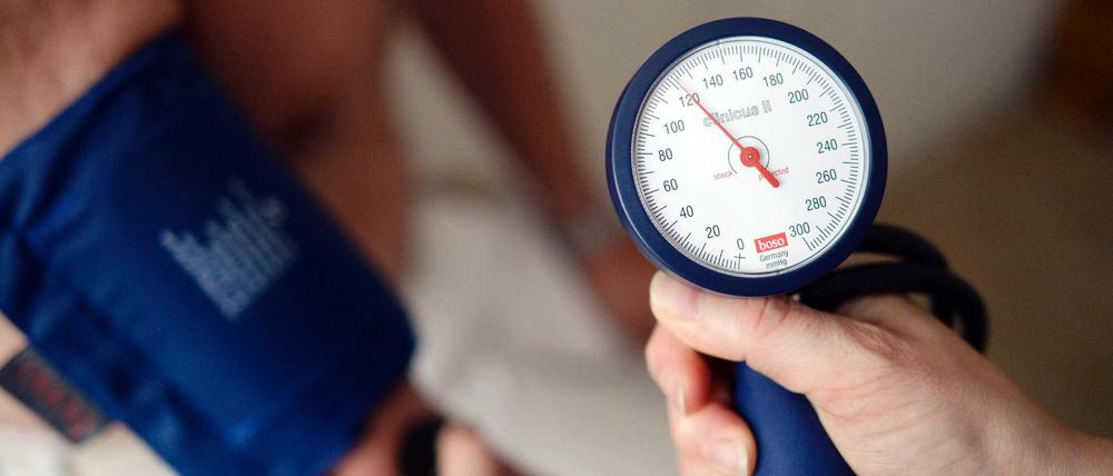 Risikofaktor. Die Zahl der Patienten mit Bluthochdruck hat sich in den vergangenen 40 Jahren weltweit fast verdoppelt - auf 1,1 Milliarden Menschen im Jahr 2015.