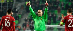Daumen hoch: Der treue Jogginghosenträger Gabor Kiraly machte am Dienstag gegen Schweden sein letztes Länderspiel.