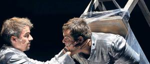 Therapiert den Egoisten! Alexander Khuon als Buesching und Andreas Döhler (r.) als Johann Fatzer.