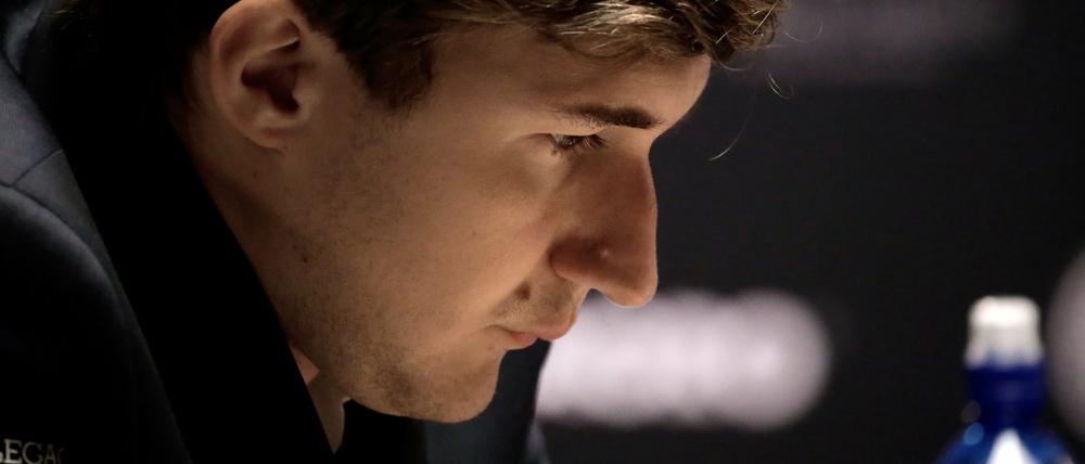 Vorteil weiß? Nein, hat Herausforderer Karjakin nichts genützt in Partie vier.