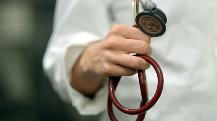 Nicht sehr attraktiv: In Gesundheitsämtern verdienen Ärzte bis zu 1500 Euro weniger als in Krankenhäusern.
