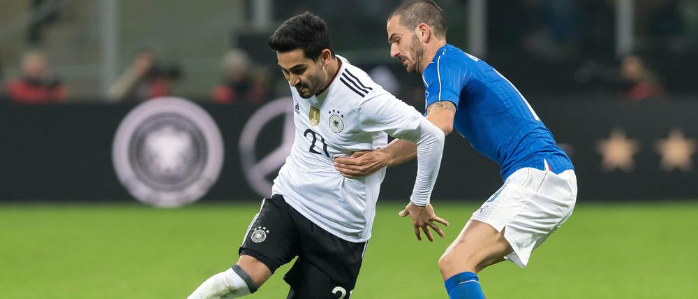 Länderspiel 20 mit 26. Ilkay Gündogan (links, dem Italiener Leonardo Bonucci).
