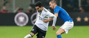 Länderspiel 20 mit 26. Ilkay Gündogan (links, dem Italiener Leonardo Bonucci).