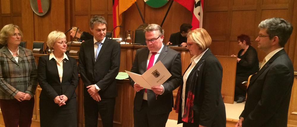 Die Vertreter des neuen gewählten Bezirksamts.