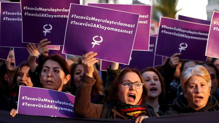 In Istanbul protestierten am Samstag Tausende gegen den Gesetzentwurf.