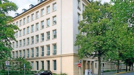Quartier für rund 417 Geflüchtete. Der Altbau an der Heerstraße 16.
