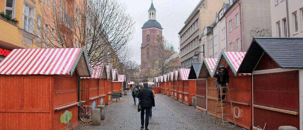 In der Carl-Schurz-Straße stehen schon die Buden.