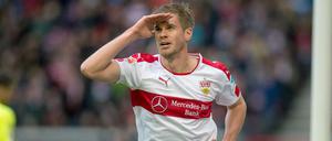 Stuttgarts Simon Terodde feiert seine Tore mit dem Such-Jubel.