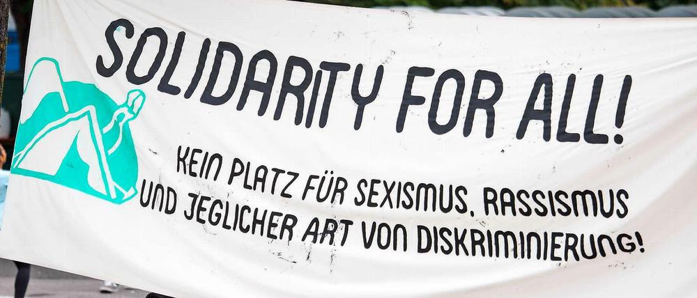 Demonstration in Bamberg in der Nähe einer Aufnahmeeinrichtung für Flüchtlinge.