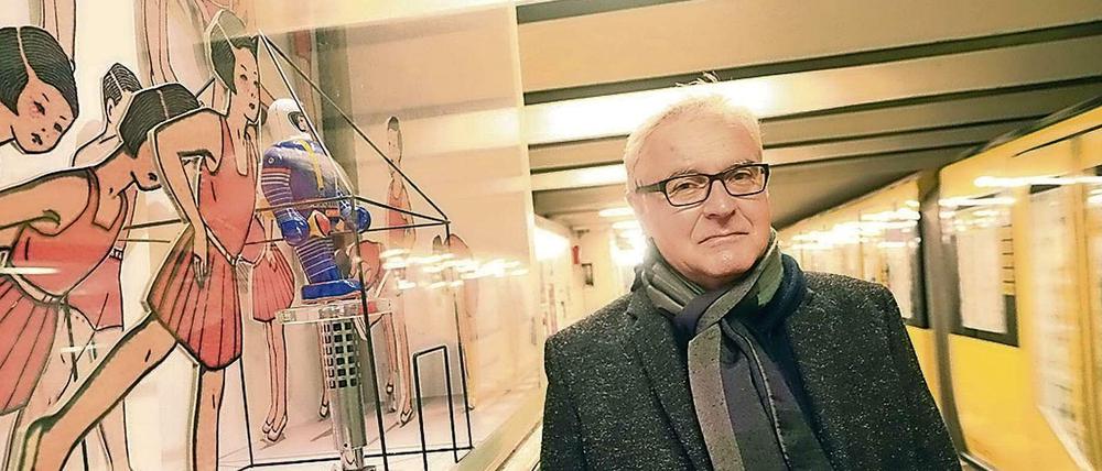 Abgefahren. Künstler Marek Benczewski zeigt rätselhafte Installationen im U-Bahnhof Sophie-Charlotte- Platz.