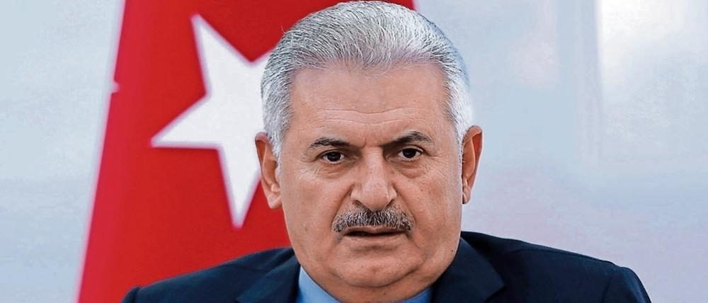 Ministerpräsident Binali Yildirim sagt, mit der einmaligen Amnestie sollten die Familien aus der Not befreit werden, indem die Väter aus dem Gefängnis entlassen und die Frauen amtlich geheiratet werden.